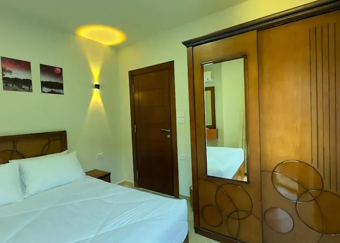 Stylish With & Pool Access Apartment