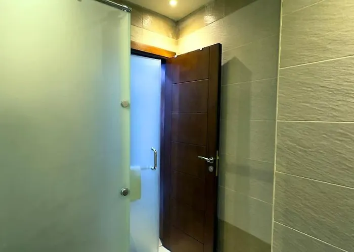 Stylish With & Pool Access