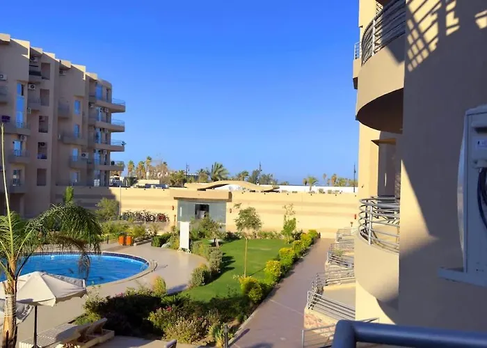 Stylish With & Pool Access *