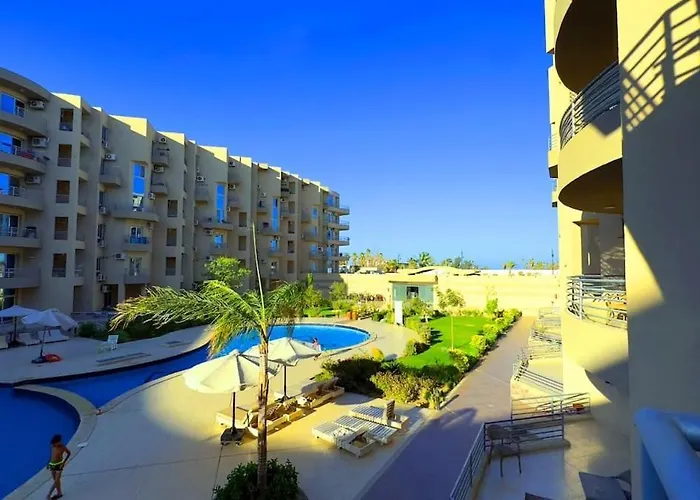 Apartment Stylish With & Pool Access