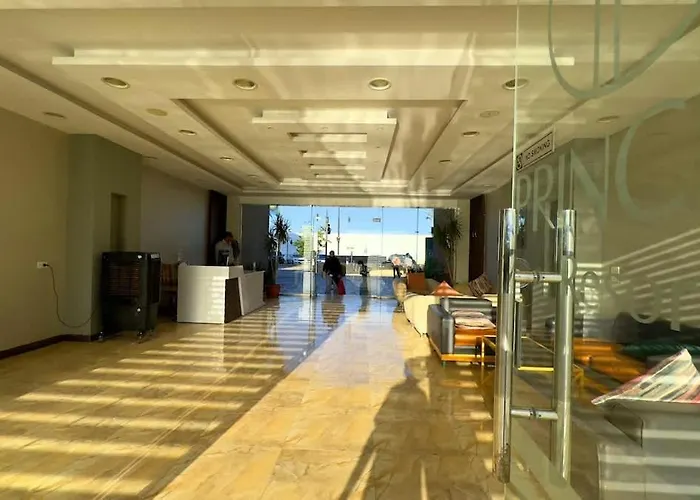 Stylish With & Pool Access Apartment *